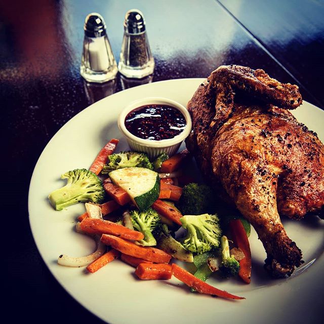 Come and get your favorite chicken meal before the year ends ! 
1/2 Chicken w Raspberry sauce , Sauteed garlic veggies &bull; For Reservations : 678 337 7999
#colombianrestaurant #colombianfood #chicken #glutenfree #veggies #healthyfood #latintouch 