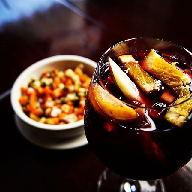 Start the year off right with your favorite combination on the square ! &bull;Red Sangria w Chickpea Salad
#colombianrestaurant #colombia #marietta #kiosco #mariettasquare #latintouch #latinfood #sangria #sangria🍷 #garbanzos #salad #